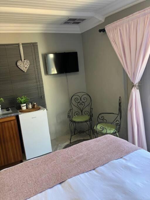 Stellies Accommodation - Room 2 Keetmanshoop Extérieur photo