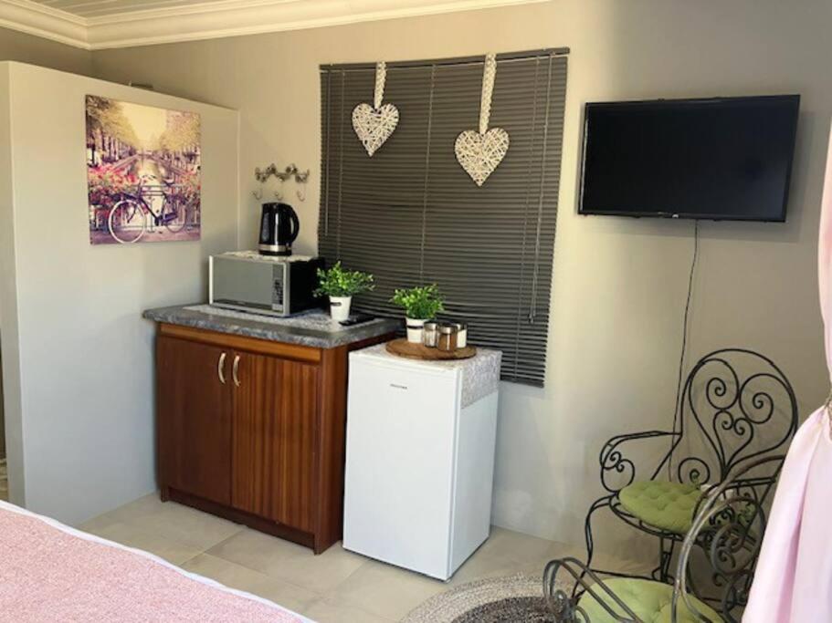 Stellies Accommodation - Room 2 Keetmanshoop Extérieur photo